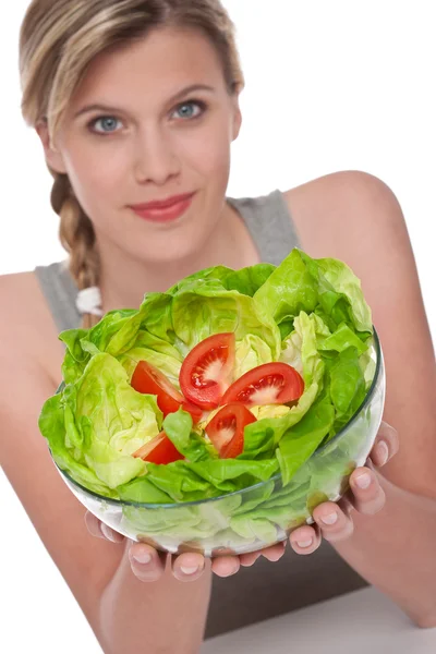 健康的生活方式系列 碗的生菜和西红柿在白色背景 重点放在沙拉上 — 图库照片