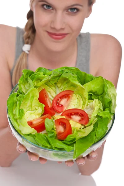 健康的生活方式系列 生菜和西红柿 在白色背景上的女人把重点放在沙拉上 — 图库照片