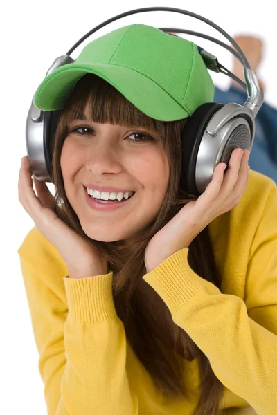 Šťastný ženský teenager vychutnat hudbu se sluchátky — Stock fotografie