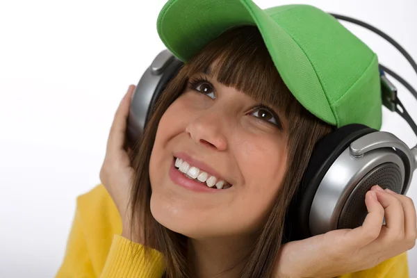 Boldog női tinédzser élvezheti a zenét — Stock Fotó