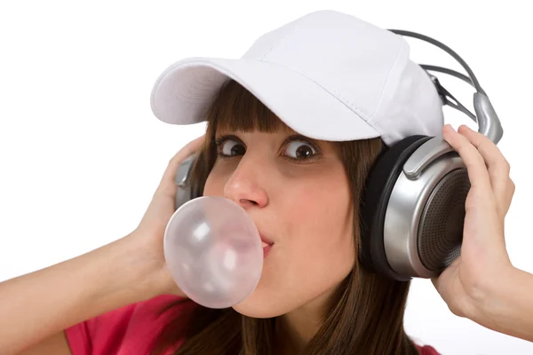 Gelukkig tiener met kauwgom en hoofdtelefoons — Stockfoto