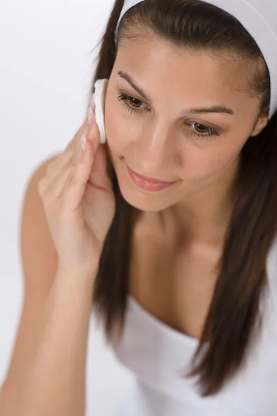 Beauty facial care - Teenager woman cleaning acne skin — Stock Photo, Image