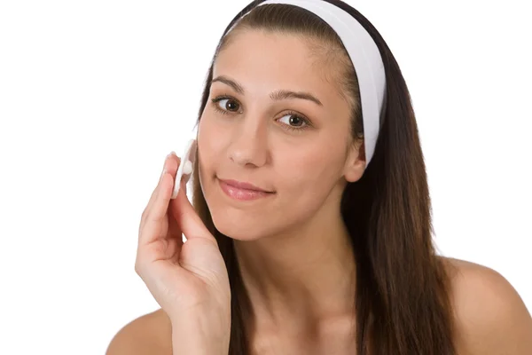 Kosmetika Obličeje Dospívající Žena Čištění Akné Kůže Vatový Tampon Bílém — Stock fotografie
