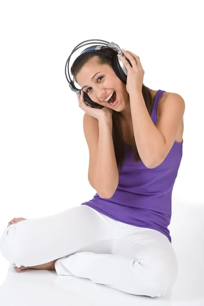 Szczęśliwy chłopiec dama posłuchać muzyki w słuchawkach — Zdjęcie stockowe