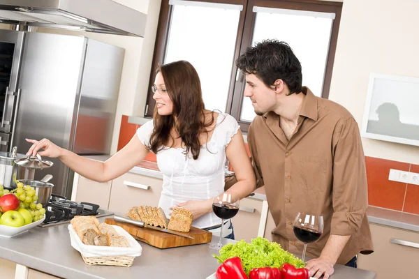 Kochen Glückliches Paar Moderner Küche Kocht Gemeinsam — Stockfoto
