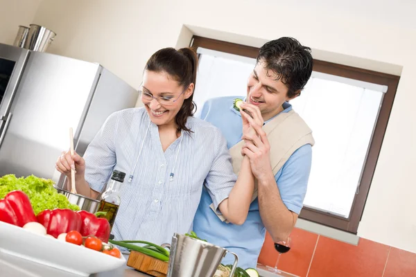Smiling Couple Cook Modern Kitchen Vegetables — Stock Photo, Image