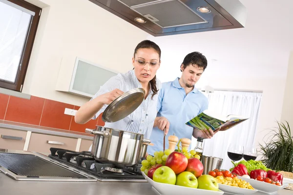 Young Happy Couple Cook Kitchen Cookbook Pasta Vegetable — Stock Photo, Image