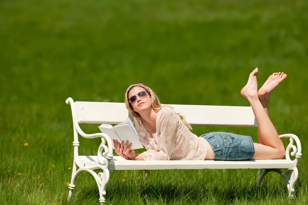 Young Blond Woman Lying White Bench Sunny Day Shallow Dof — Stock Photo, Image