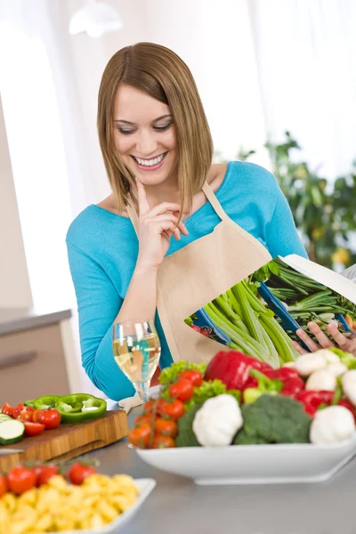 Cooking Smiling Woman Holding Cookbook Modern Kitchen Vegetable Pasta — Stock Photo, Image