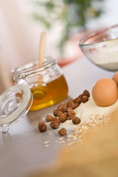Bakken Deeg Ingrediënten Honing Eieren Meel Keuken — Stockfoto