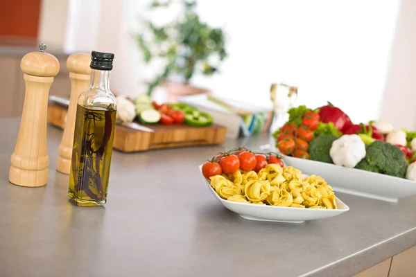 Italiaans Eten Pasta Tomaat Ingrediënten Voor Het Koken Keuken — Stockfoto