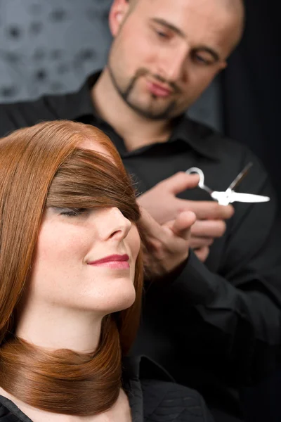 Professional hairdresser with fashion model at luxury salon — Stock Photo, Image