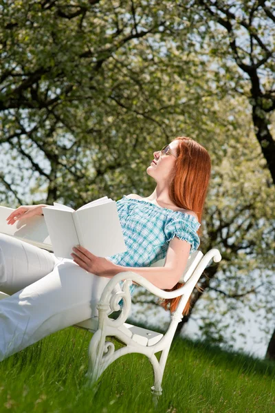 Red Hair Woman Sitting White Bench Meadow Shallow Dof — Stock Photo, Image