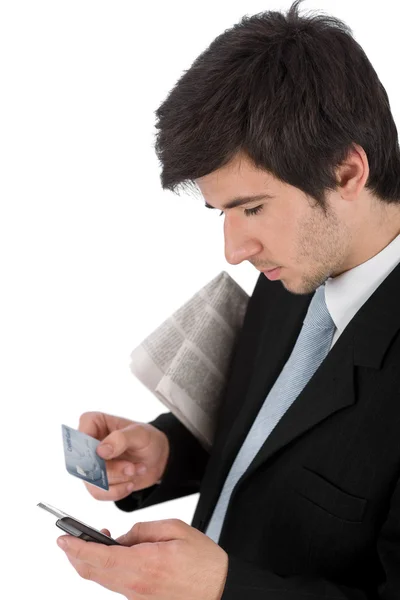 Ung Affärsman Håller Mobiltelefon Tidning Och Kreditkort Vit Bakgrund — Stockfoto