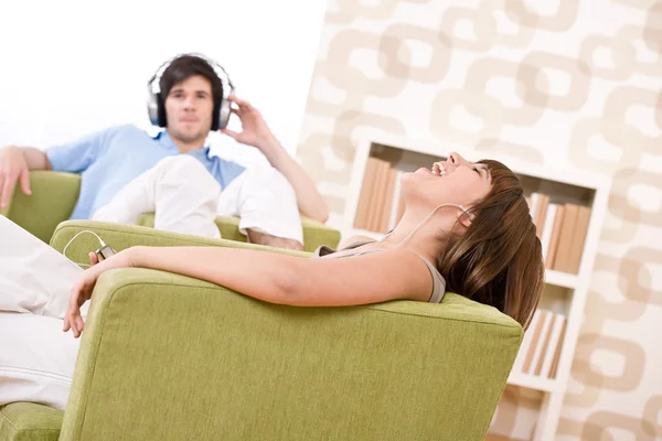 Student - Happy teenagers listen to music enjoying — Stock Photo, Image