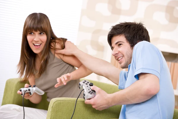 Estudante - adolescentes felizes jogando videogame — Fotografia de Stock