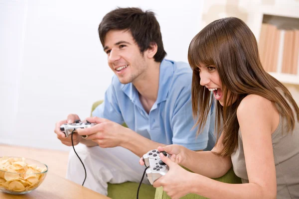Estudante Adolescentes Felizes Jogando Videogame Com Controle Pad Sala Estar — Fotografia de Stock