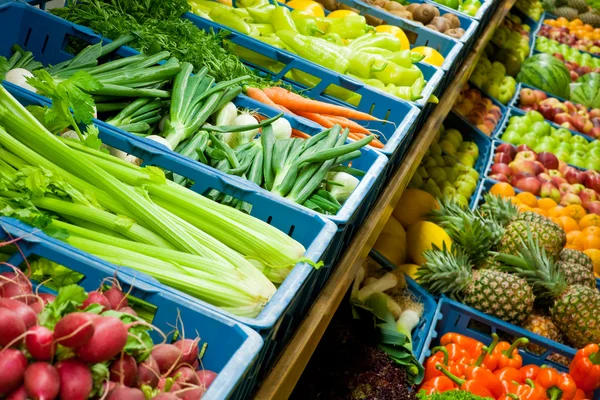 stock image Colorful vegetables and fruits in a supermarket