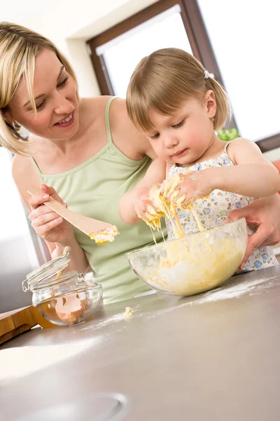 Cozimento Mulher Com Criança Preparando Massa Com Ingredientes Saudáveis — Fotografia de Stock