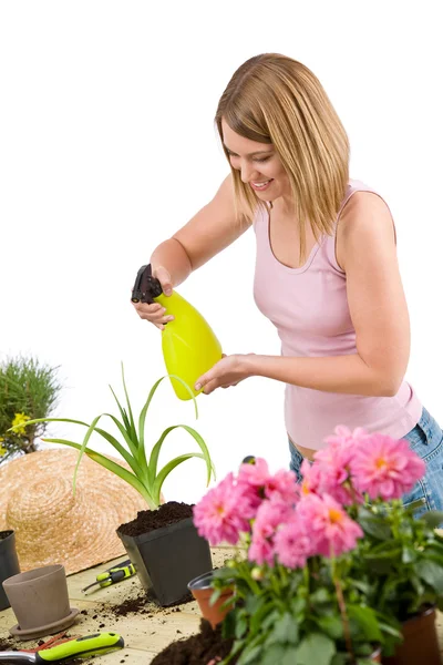 Zahradnictví Žena Kropení Rostlin Bílém Pozadí — Stock fotografie