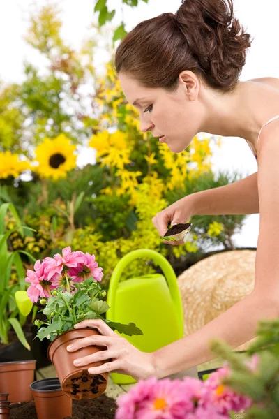 Gardening - woman holding flower pot and shovel — Stock Photo, Image