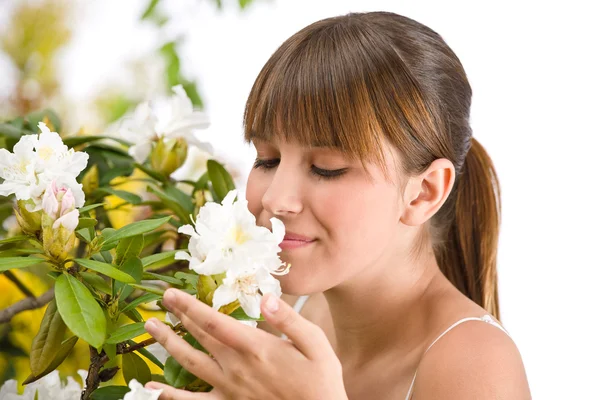 Retrato Mulher Cheirando Flor Flor Rhododendron Fundo Branco — Fotografia de Stock