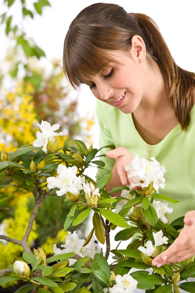 Jardinería Retrato Mujer Con Flor Rhododendron Sobre Fondo Blanco —  Fotos de Stock