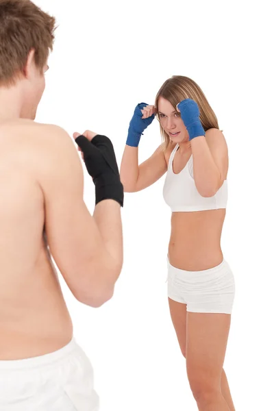 Boxeo - Mujer joven en la clase de formación en blanco Imagen De Stock