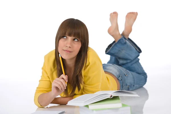 Student - glückliche weibliche Teenager schreiben Hausaufgaben denken Stockbild