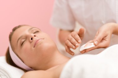 yüz bakımı - kadın kozmetik tedavi