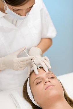 kadın kozmetik ilaç tedavisi botox enjeksiyonu, yakın çekim portre alma