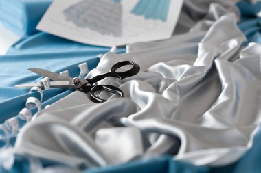 Moda Tasarımcısı stüdyo profesyonel ekipmanlar ile