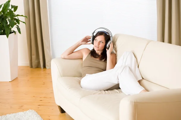Fejhallgató Lounge Ban Növény Háttér Zenét Hallgatni — Stock Fotó