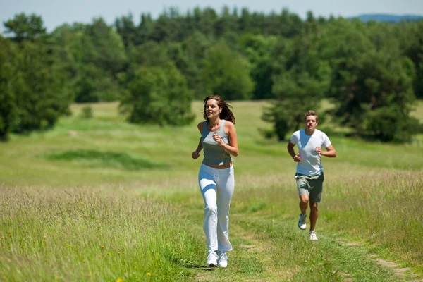 Jeune Couple Jogging Plein Air Printemps Nature Sur Une Journée — Photo