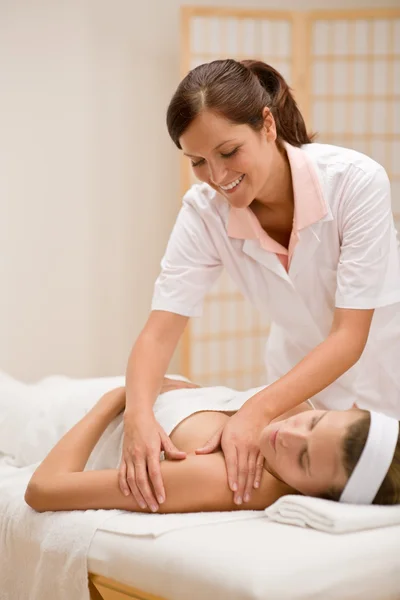 Cura del corpo - massaggio di mano di donna a salone — Foto Stock