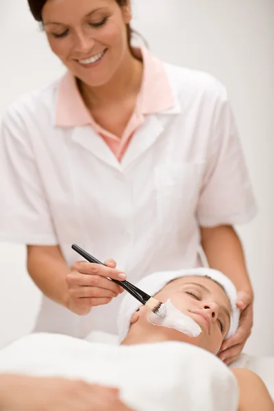 Ansiktsmask Kvinna Skönhetssalongen Att Behandling — Stockfoto