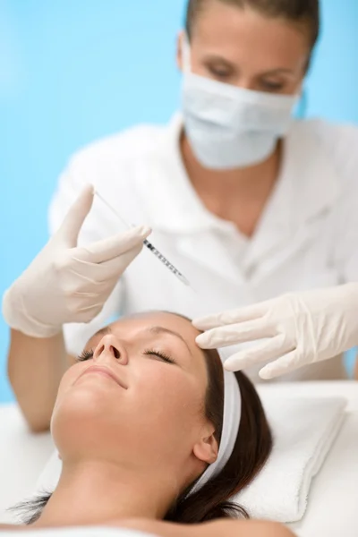 Iniezione di Botox - Donna nel trattamento della medicina estetica — Foto Stock