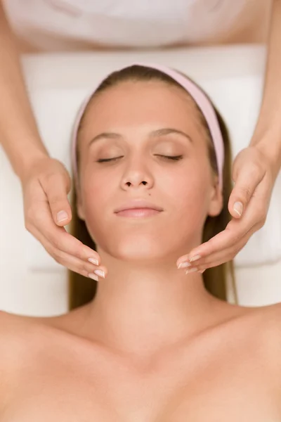 Wellness skin care - young woman — Stock Photo, Image