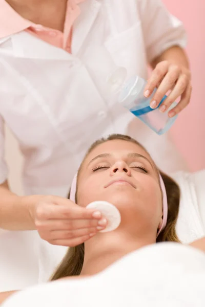 Hudvård Kvinna Rengöring Ansikte Kosmetolog — Stockfoto