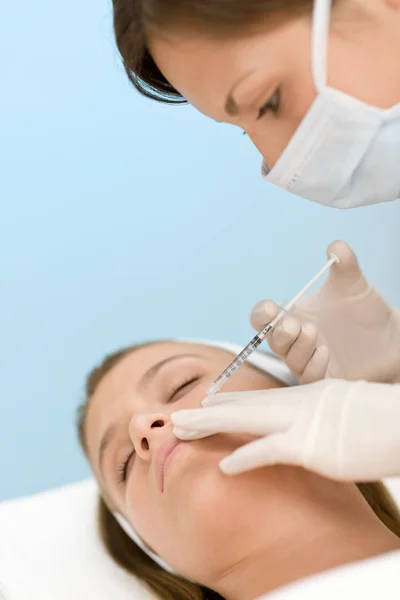 Botox enjeksiyon - kadın kozmetik ilaç tedavisi — Stok fotoğraf