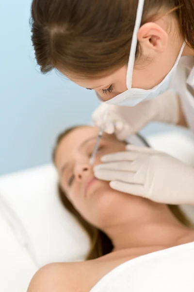 Kvinna Kosmetiska Medicin Behandling Att Botox Injektion Närbild Porträtt — Stockfoto