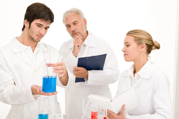 Chemie Experiment Wetenschappers Laboratoriumonderzoek Virus Griepvaccinatie — Stockfoto