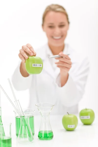 Genetische engineering - wetenschapper in laboratorium — Stockfoto