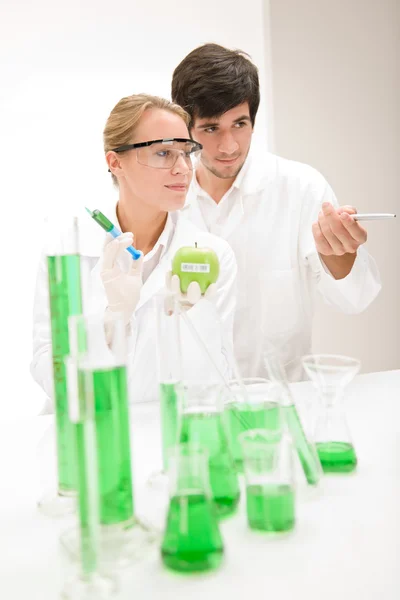 Genetic engineering - scientist in laboratory — Stock Photo, Image