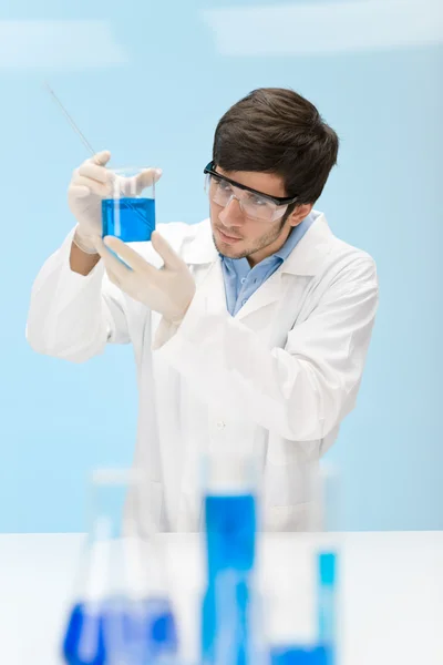 Experimento Químico Científico Laboratorio Use Gafas Protectoras — Foto de Stock