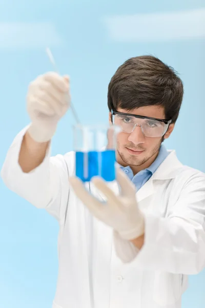 Experimento Químico Científico Laboratorio Use Gafas Protectoras —  Fotos de Stock