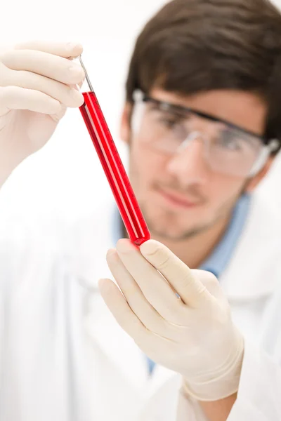 Flu virus experiment - scientist in laboratory — Stock Photo, Image