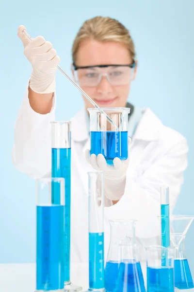 Πείραμα Χημείας Επιστήμονας Στο Εργαστήριο Δοκιμής Ιού Γρίπης Εμβολιασμός — Φωτογραφία Αρχείου