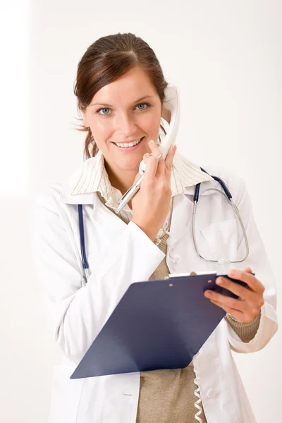 Kobieta Lekarz Telefon Oraz Plik Medyczny Stetoskop — Zdjęcie stockowe