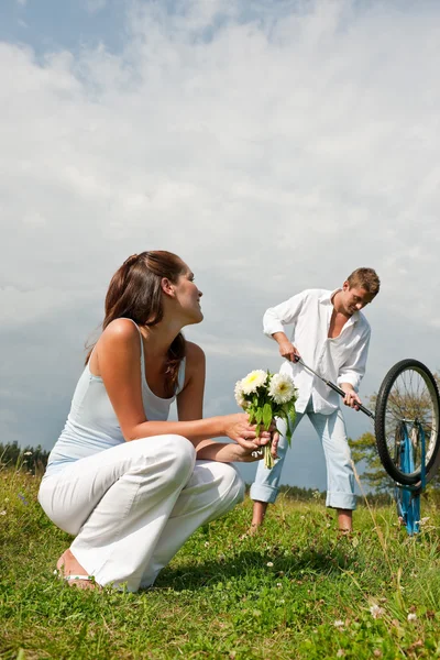 Romantic Young Couple Old Bike Spring Nature Sunny Day — Stock Photo, Image